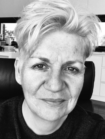 Associate Professor Linda Knight